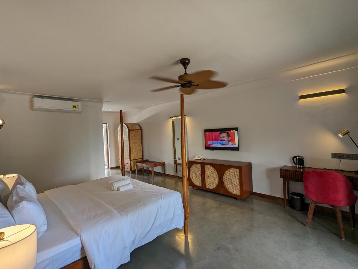 Prasanthi Hotel Kollam Extérieur photo