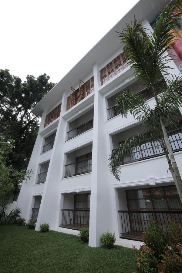 Prasanthi Hotel Kollam Extérieur photo