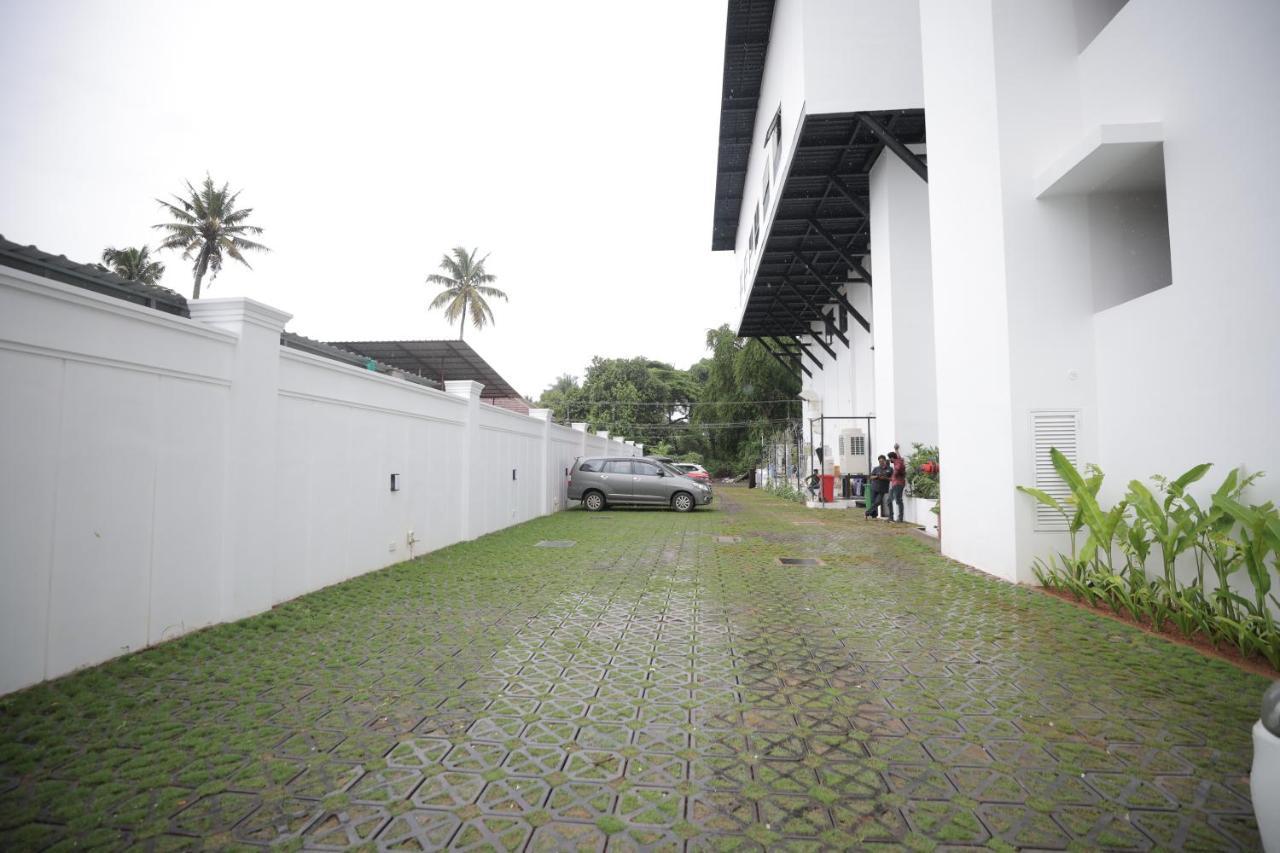 Prasanthi Hotel Kollam Extérieur photo