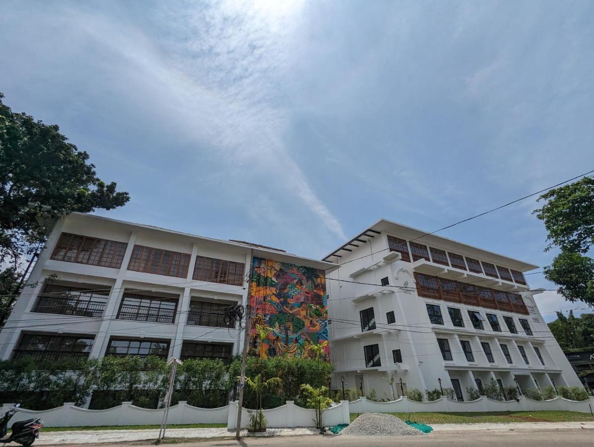 Prasanthi Hotel Kollam Extérieur photo