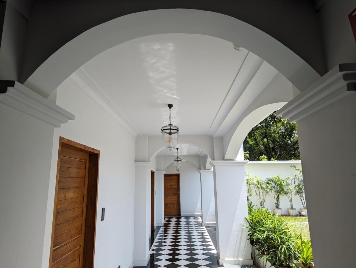 Prasanthi Hotel Kollam Extérieur photo