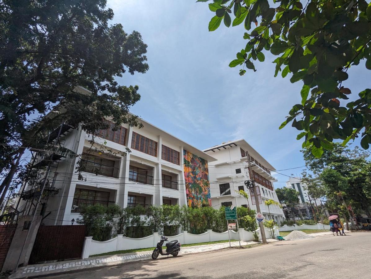 Prasanthi Hotel Kollam Extérieur photo